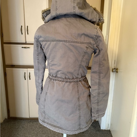 Abercrombie Kids Green Puffer Jacket with Hood and Relaxed Fit - Picture 11 of 11